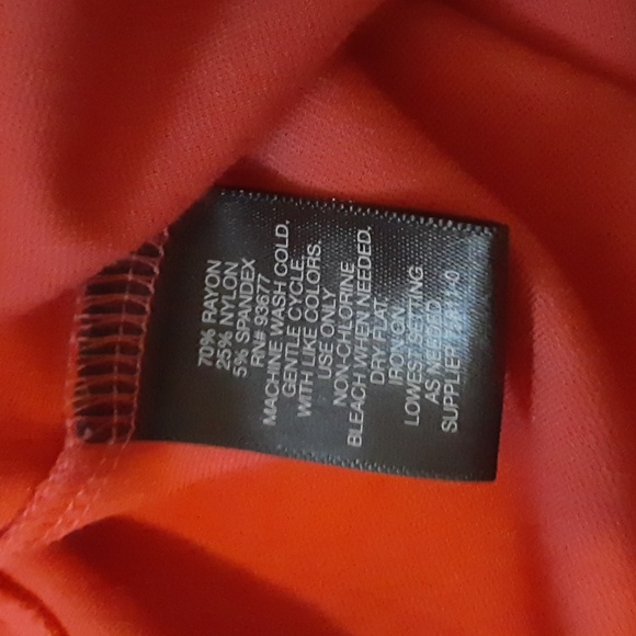 Liz Claiborne Career skirt. Pink or Coral. Size Medium. - Picture 9 of 9